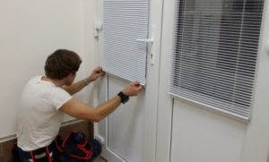 Установка рулонных жалюзи в Гатчине